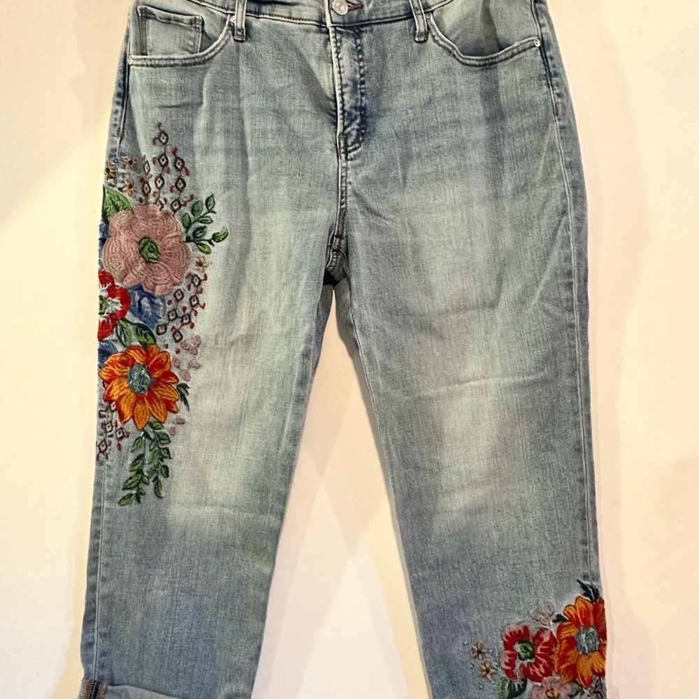 🌺Chico’s So Slimming Girlfriend Slim Leg Cropped Jeans PETITE